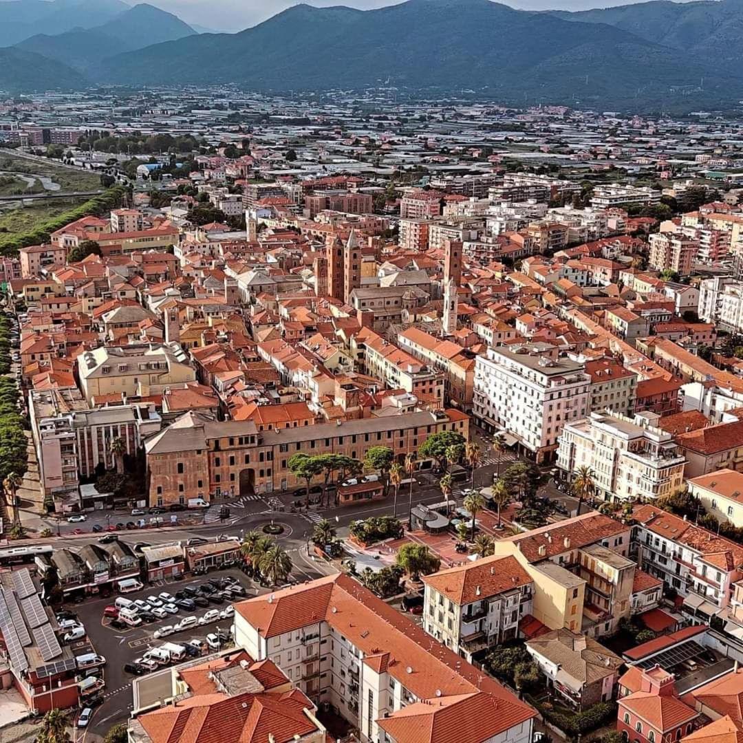 Ferienwohnung Largodoria - Viaarchivolto, Box Auto Privato Incluso Albenga Exterior foto
